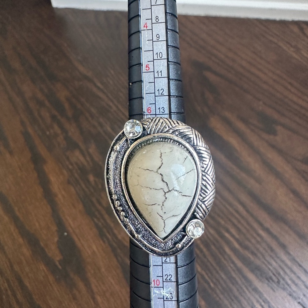 Silver-Tone Teardrop Statement Ring - image 4